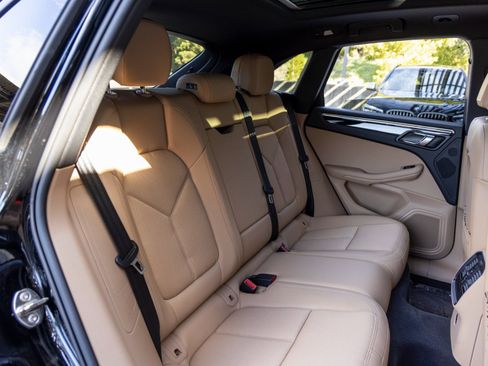 Certified 2025 Porsche Macan image 48