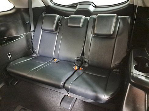 Used 2017 Toyota Highlander XLE w/ Carpet Mat Package image 14