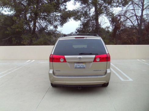 Used 2008 Toyota Sienna LE image 9