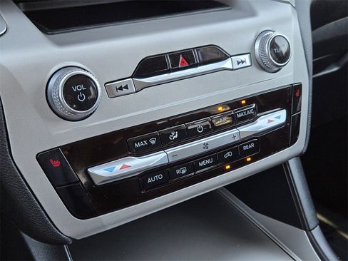 Used 2022 Ford Explorer XLT image 21