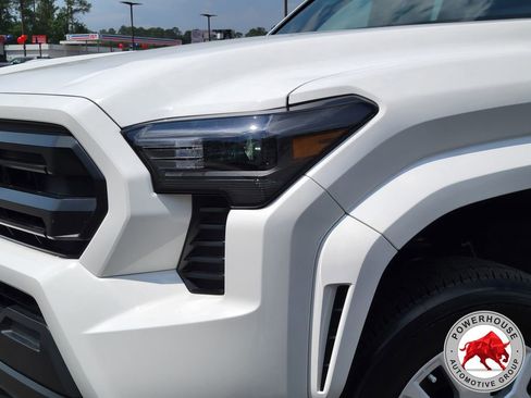 Used 2024 Toyota Tacoma SR AWD/4WD image 11