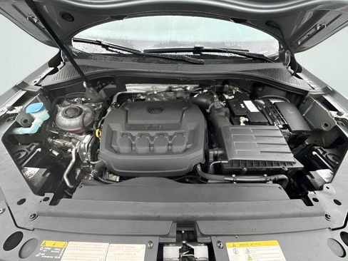 Used 2022 Volkswagen Tiguan SE w/ Panoramic Sunroof Package AWD/4WD image 18