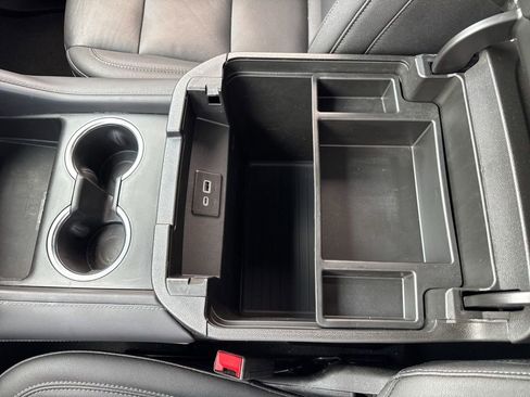 Used 2024 Chevrolet Suburban LT w/ Luxury Package image 17