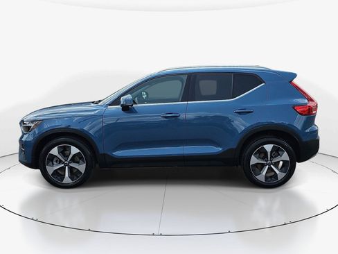 Used 2025 Volvo XC40 B5 Plus AWD/4WD image 7