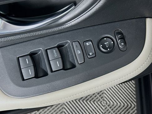 Used 2023 Honda HR-V LX image 15