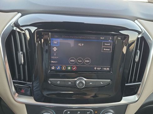 Used 2023 Chevrolet Traverse LS FWD image 16