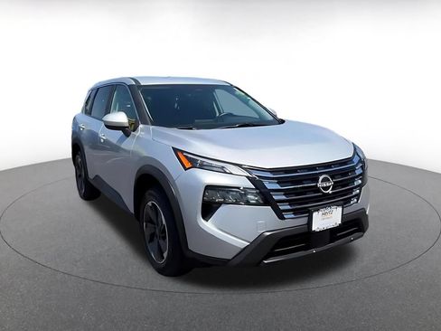 Used 2025 Nissan Rogue SV FWD image 3