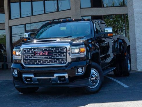 Used 2018 GMC Sierra 3500 Denali w/ Duramax Plus Package AWD/4WD image 6