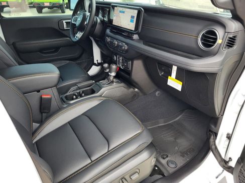 New 2026 Jeep Wrangler Unlimited Sahara AWD/4WD image 9