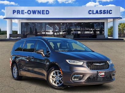 Used 2021 Chrysler Pacifica Touring-L w/ Uconnect Theater Family Group