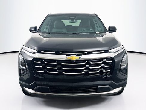 Used 2025 Chevrolet Equinox LT image 2