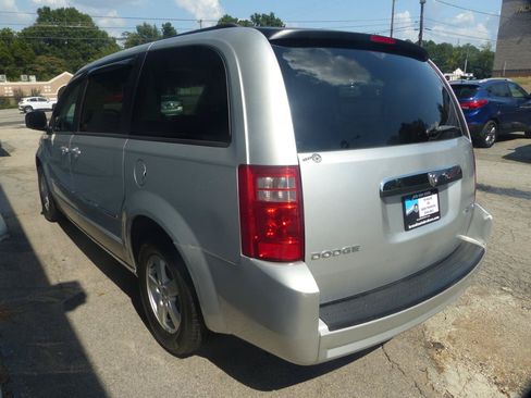 Used 2010 Dodge Grand Caravan SXT FWD image 8