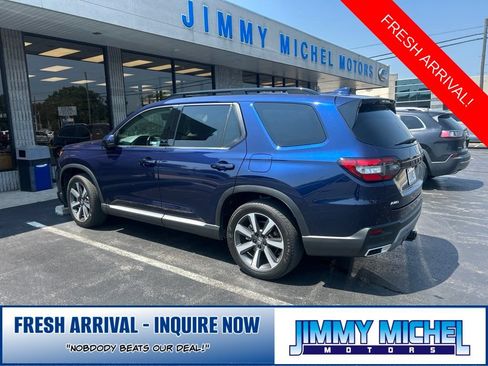 Used 2025 Honda Pilot Elite image 3