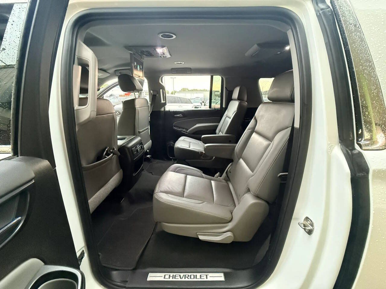 Used 2019 Chevrolet Suburban LT w/ Luxury Package AWD/4WD image 19