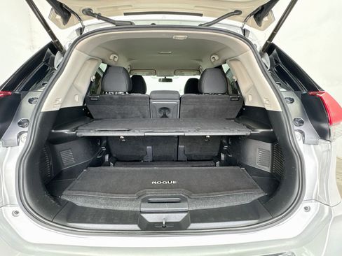 Used 2017 Nissan Rogue SV w/ SV Premium Package FWD image 17