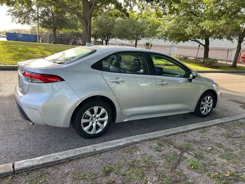 Used 2023 Toyota Corolla LE image 5