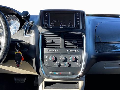 Used 2018 Dodge Grand Caravan SE w/ UConnect Hands-Free Group image 6