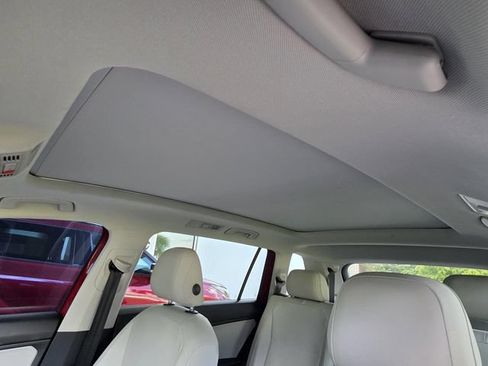 Used 2018 Volkswagen Tiguan SEL FWD image 8