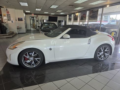 Used 2015 Nissan 370Z Touring Sport RWD image 2