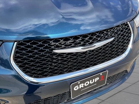 Used 2023 Chrysler Pacifica Touring-L FWD image 29