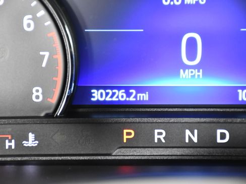 Used 2022 Ford Explorer XLT w/ Equipment Group 202A image 18