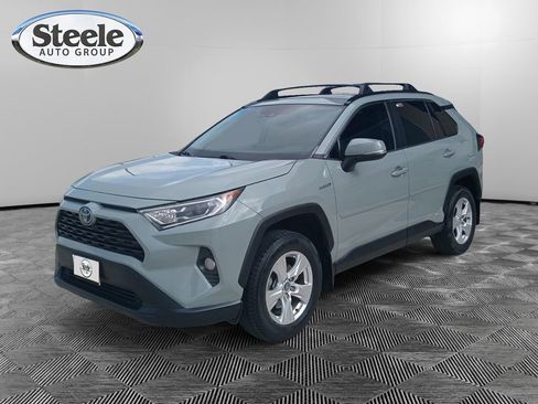 Used 2020 Toyota RAV4 XLE w/ Convenience Package image 1