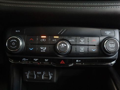 Used 2021 Dodge Durango SXT w/ 3rd Row Seating Group RWD image 39