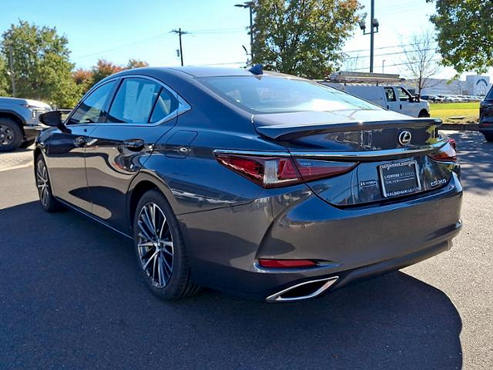 Used 2023 Lexus ES 350 w/ Premium Package FWD image 4