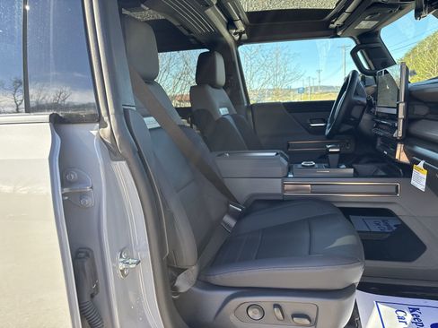 Used 2025 GMC Hummer EV 2X image 23