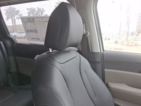 New 2026 Kia Carnival FWD image 22