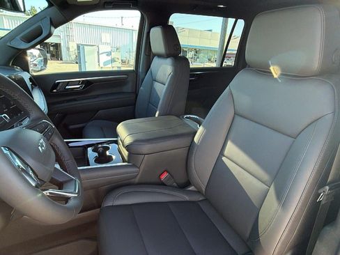 New 2026 Chevrolet Suburban Z71 w/ Comfort Package AWD/4WD image 18