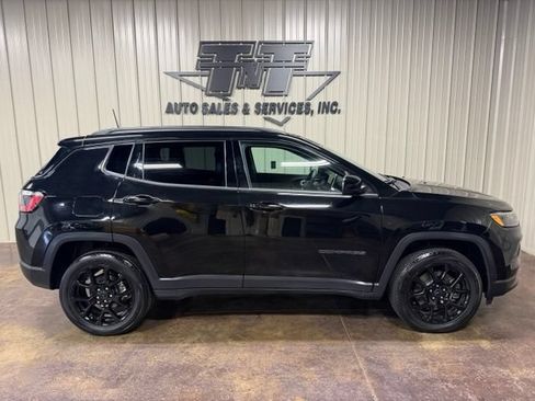 Used 2025 Jeep Compass Latitude w/ Altitude Special Edition AWD/4WD image 7