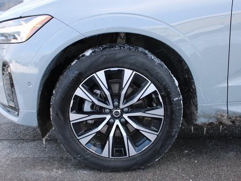Used 2025 Volvo XC60 B5 Plus image 37