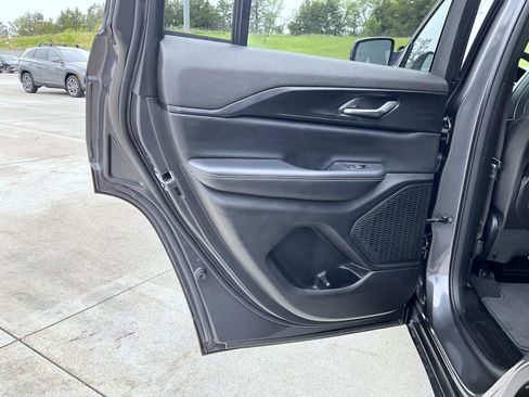 Used 2024 Jeep Grand Cherokee Altitude AWD/4WD image 18