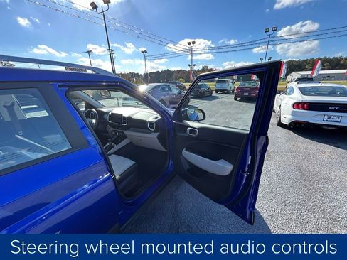 Used 2024 Hyundai Venue SEL image 22