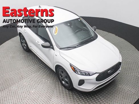 Used 2023 Ford Escape ST-Line FWD image 3