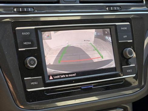 Used 2022 Volkswagen Tiguan S image 11