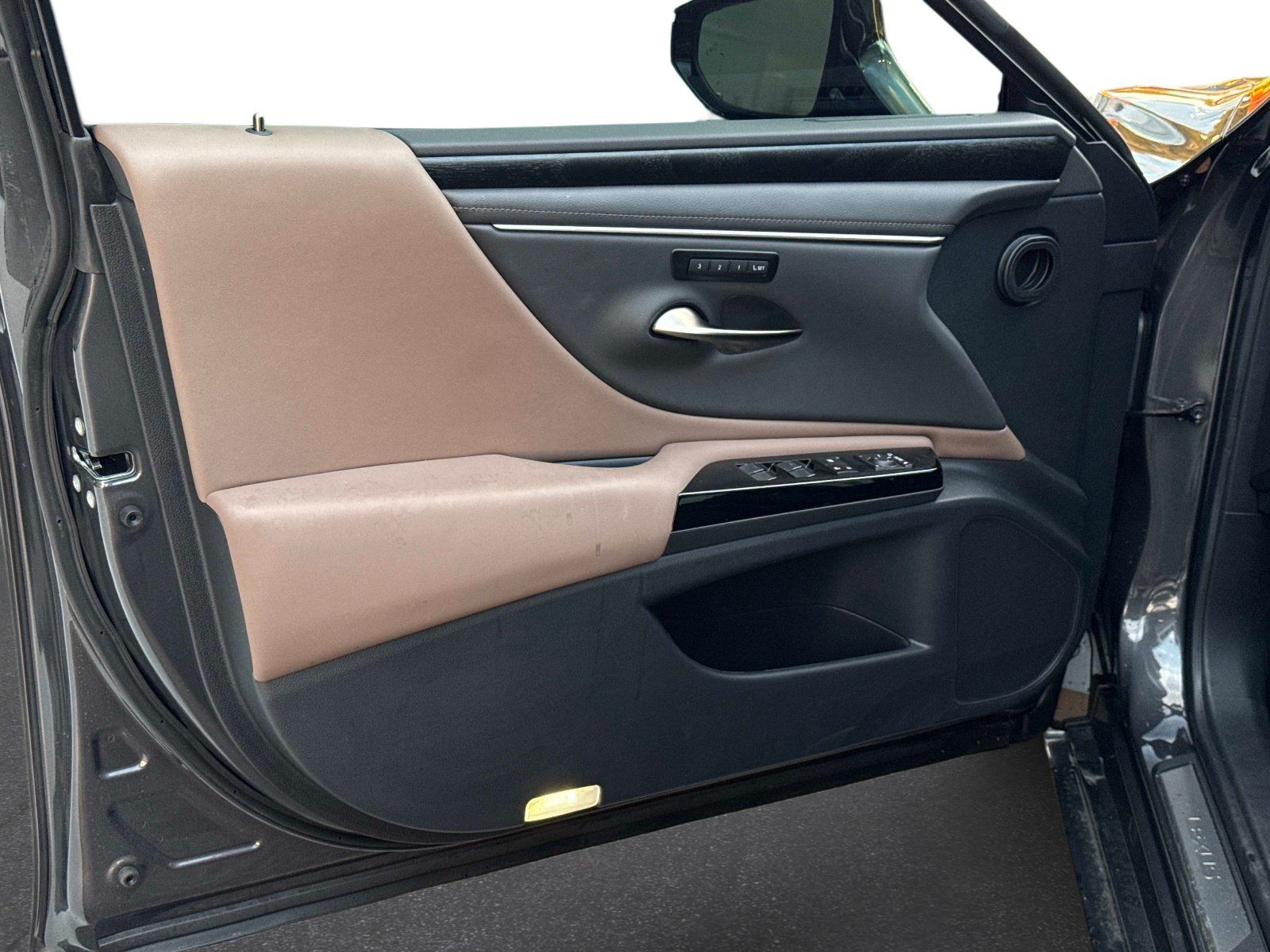 Certified 2025 Lexus ES 350 w/ Premium Package FWD image 17