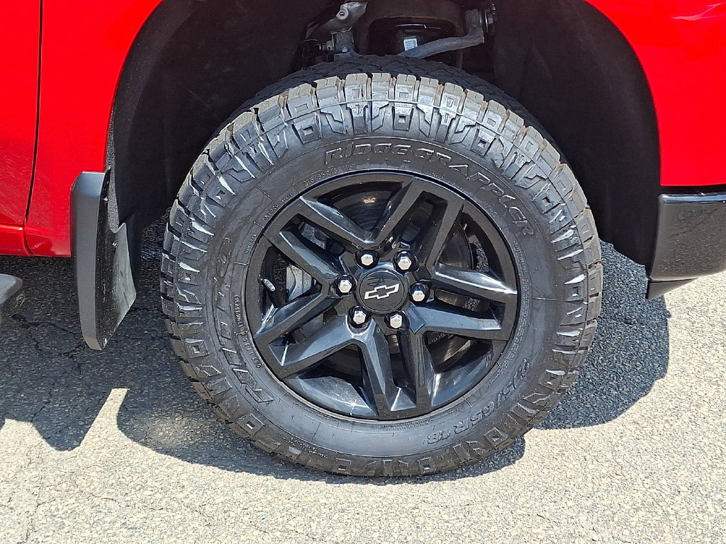 Used 2024 Chevrolet Silverado 1500 LT Trail Boss w/ LPO, Dark Essentials Package AWD/4WD image 11
