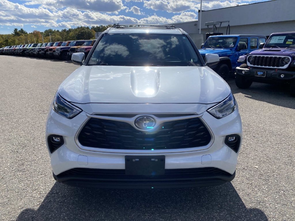 Used 2023 Toyota Highlander XLE AWD/4WD image 10