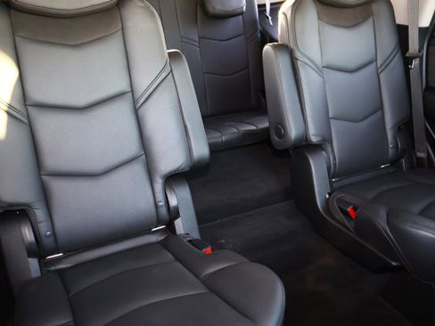 Used 2018 Cadillac Escalade Premium Luxury image 17