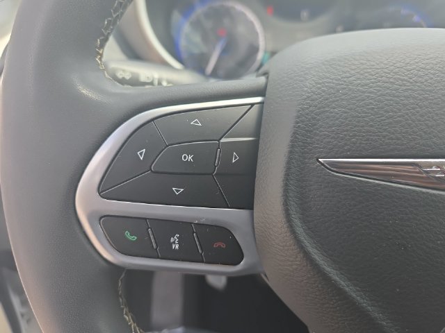 Used 2022 Chrysler Pacifica Touring-L FWD image 19