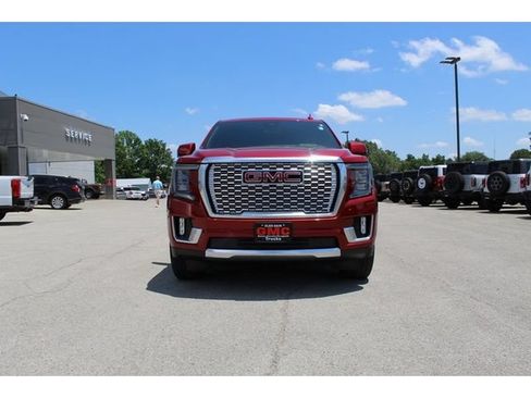 Used 2024 GMC Yukon Denali w/ Advanced Technology Package AWD/4WD image 8