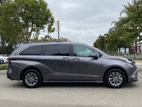 Certified 2023 Toyota Sienna XLE FWD image 45