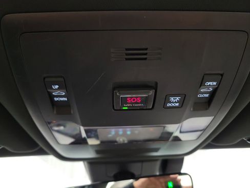 Used 2019 Lexus UX 200 w/ Premium Package image 21