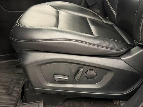 Used 2022 Ford Explorer XLT w/ Equipment Group 202A AWD/4WD image 13