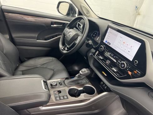 Used 2023 Toyota Highlander Platinum AWD/4WD image 24