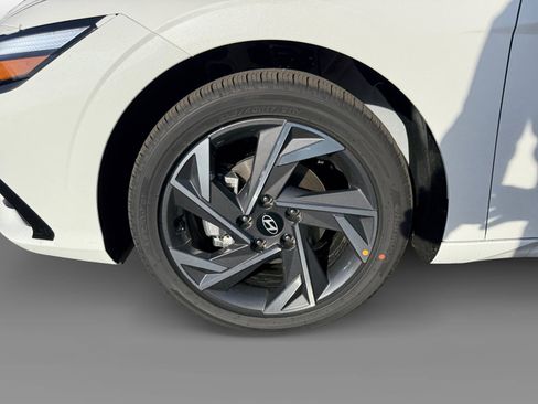 New 2026 Hyundai Elantra Limited image 9