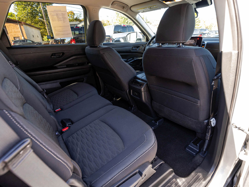 Used 2023 Nissan Pathfinder SV AWD/4WD image 21