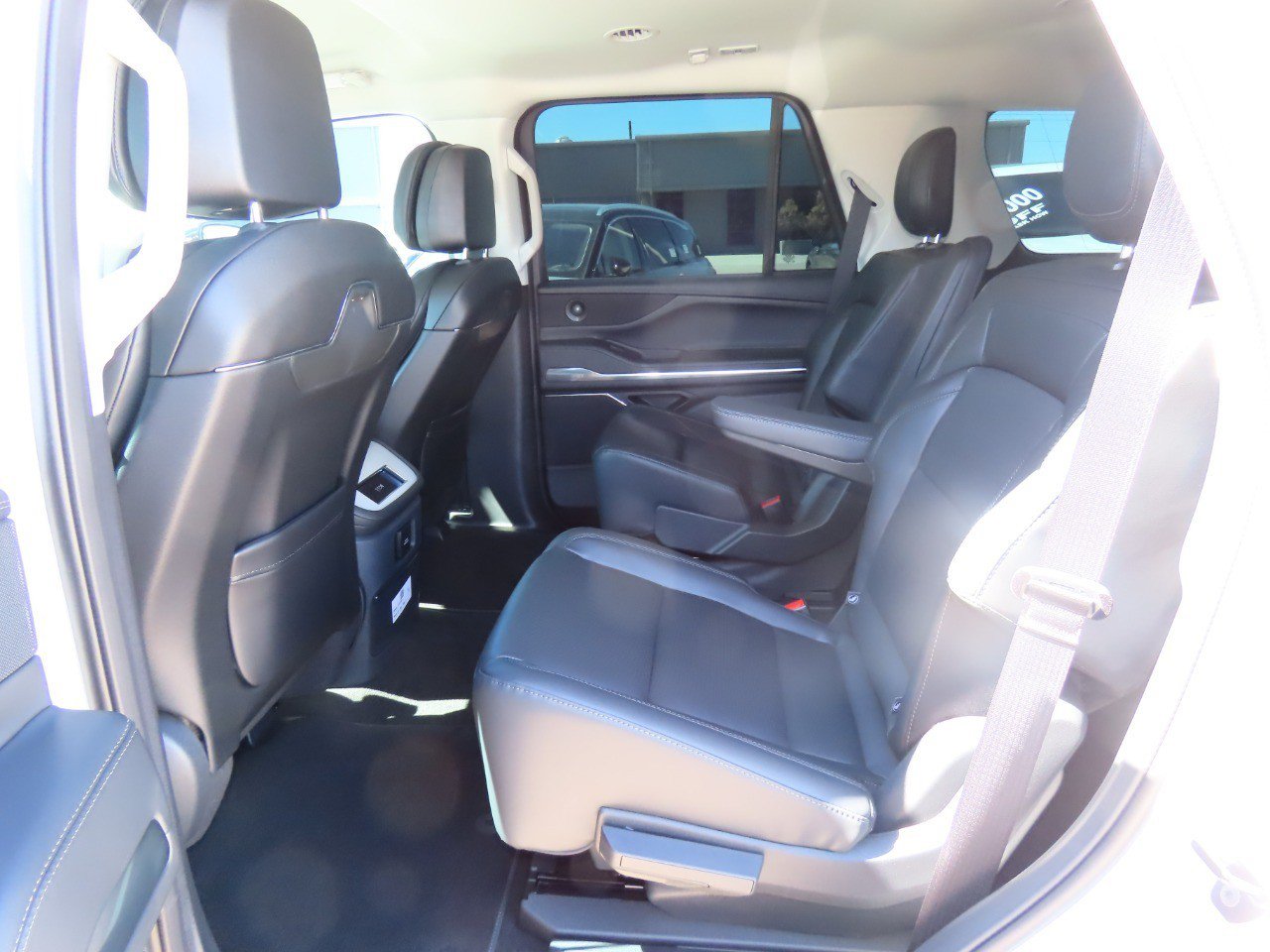 New 2026 Lincoln Navigator Premiere AWD/4WD image 21